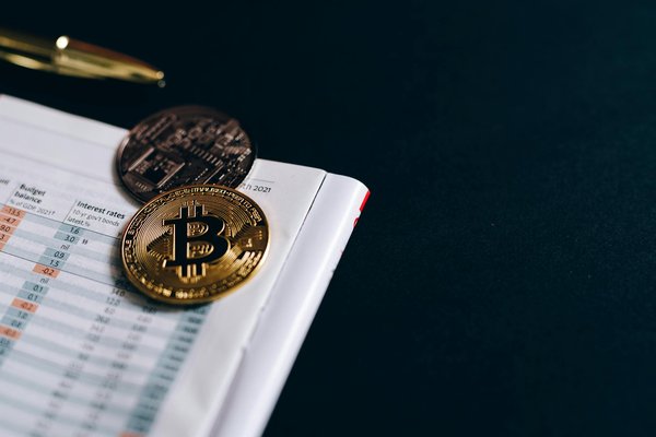 Quelles sont les stratégies de gestion de risque pour les investisseurs en cryptomonnaies ?